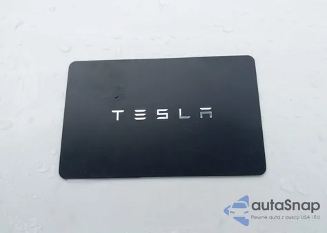 2024 Tesla Model Y Long Range Dual Motor All-Wheel Drive z USA, uszkodzony, nr VIN 7SAYGDEE5RF206099